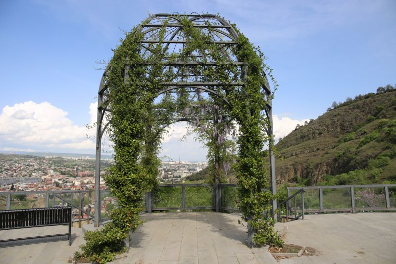 What To Expect During A Commercial Pergola Or Trellis Building Project